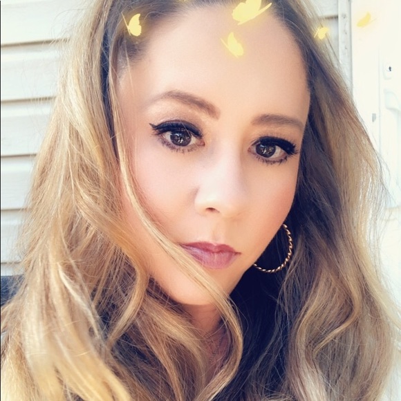 Meet your Posher, Erin - Picture 2 of 9